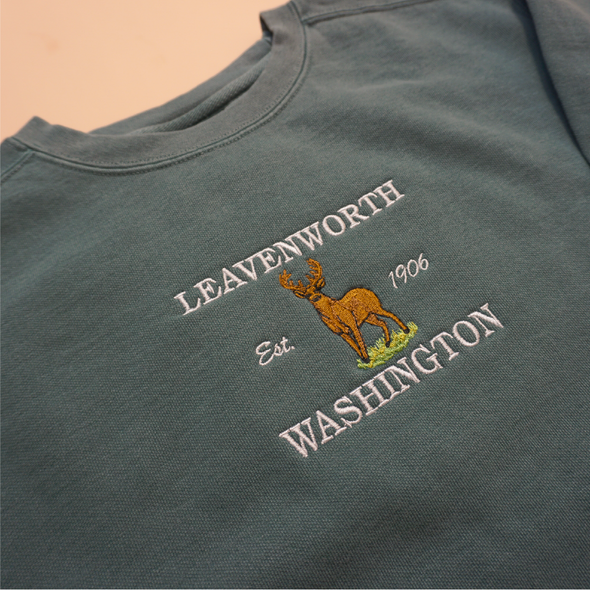 Leavenworth Retro Deer Crewneck Sweatshirt